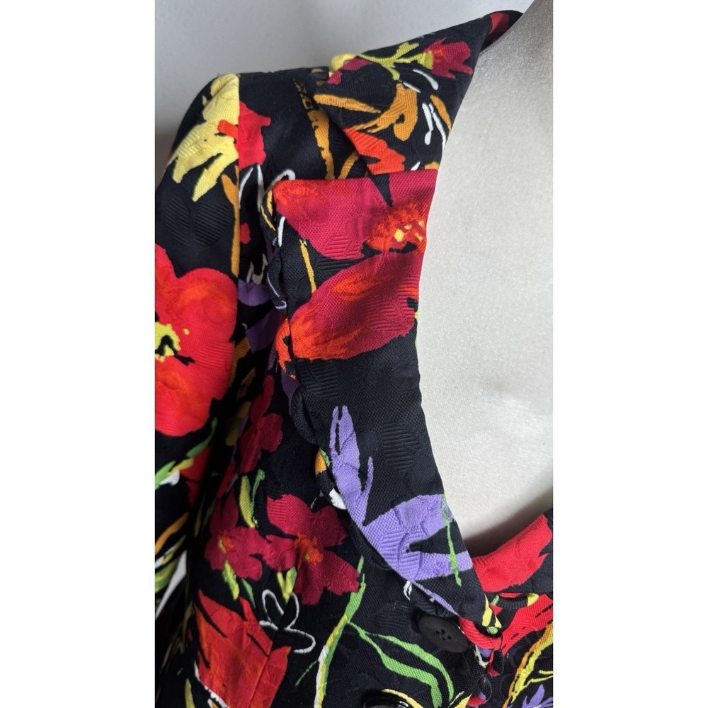 Carlisle, VTG 90s Black Floral Blazer, Short Scalloped Hem - Picture 5 of 9